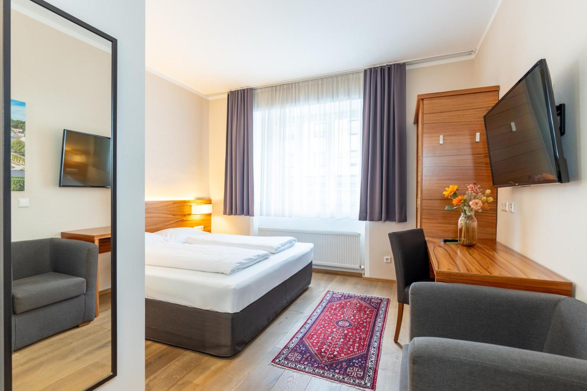 Das Jedermann Boutiquehotel Mit Stadtgarten Salzburg Bagian luar foto