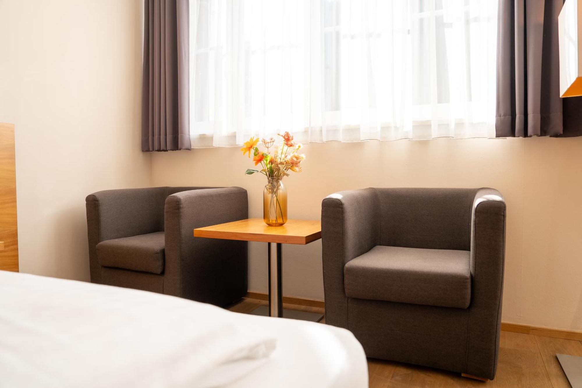 Das Jedermann Boutiquehotel Mit Stadtgarten Salzburg Ruang foto