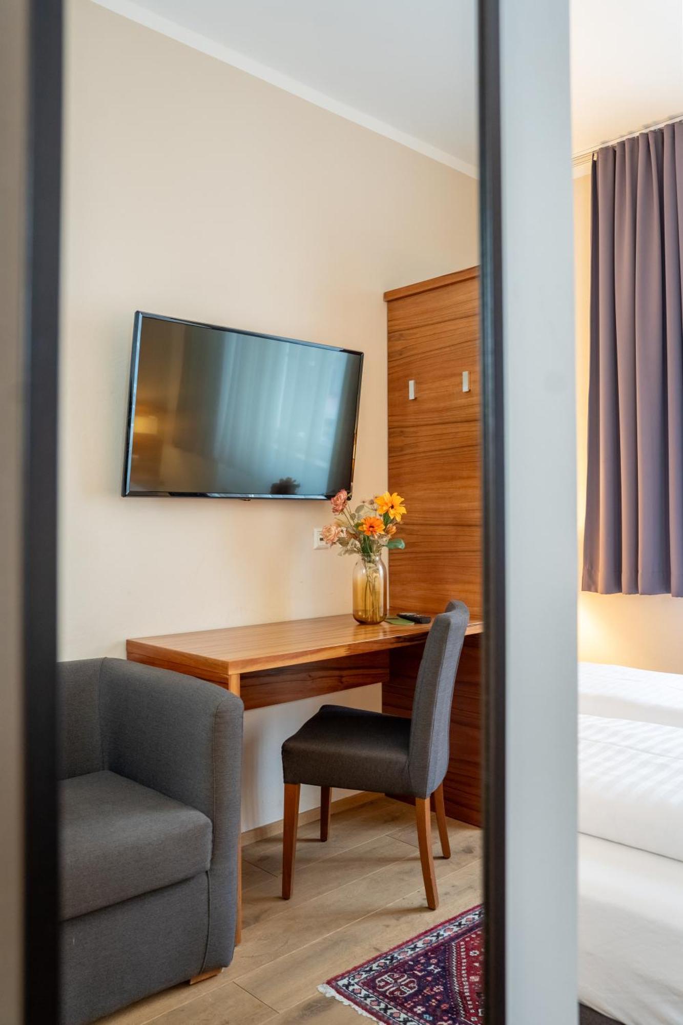 Das Jedermann Boutiquehotel Mit Stadtgarten Salzburg Bagian luar foto