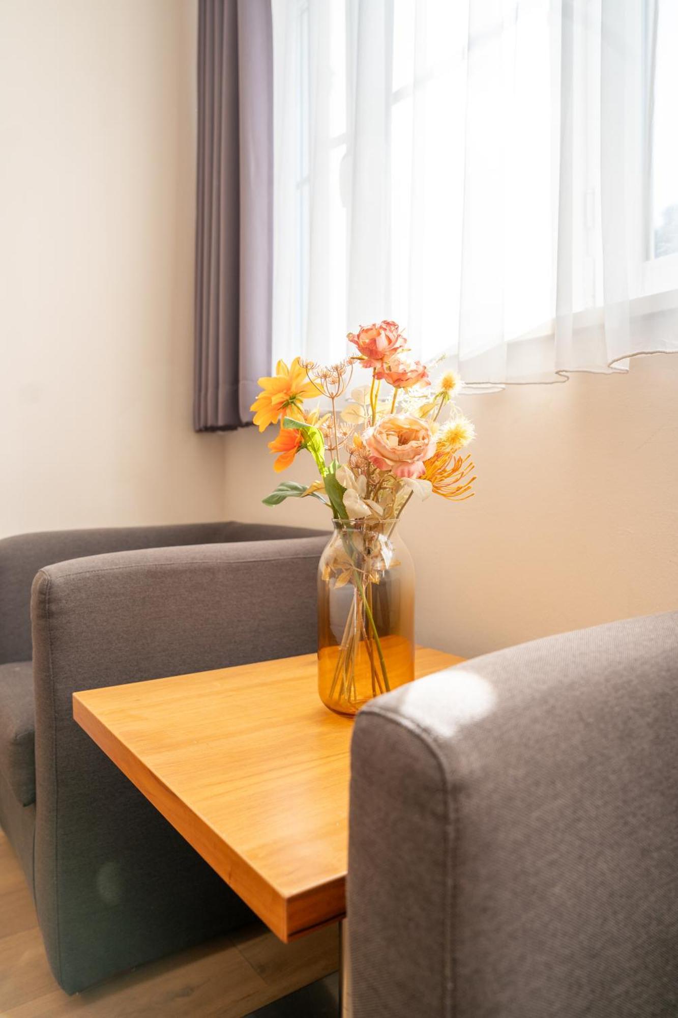 Das Jedermann Boutiquehotel Mit Stadtgarten Salzburg Ruang foto