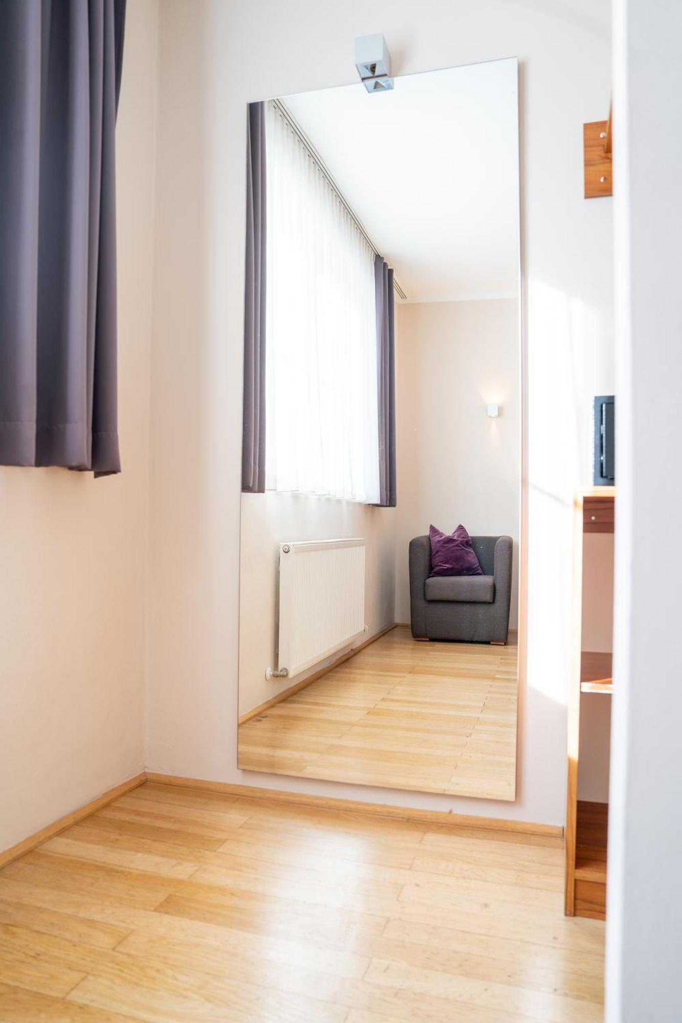 Das Jedermann Boutiquehotel Mit Stadtgarten Salzburg Bagian luar foto